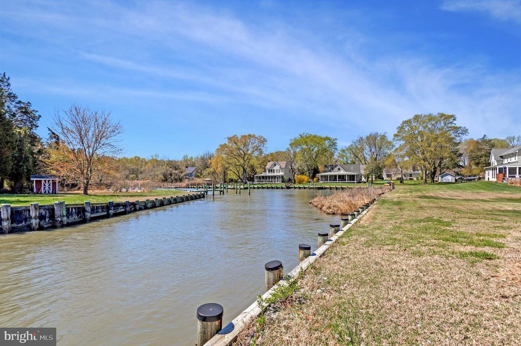 Image 61 of property listing at 1268 HAYES RD, Shady Side, MD 20764