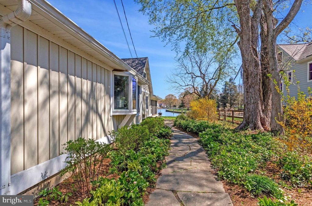 Image 64 of property listing at 1268 HAYES RD, Shady Side, MD 20764