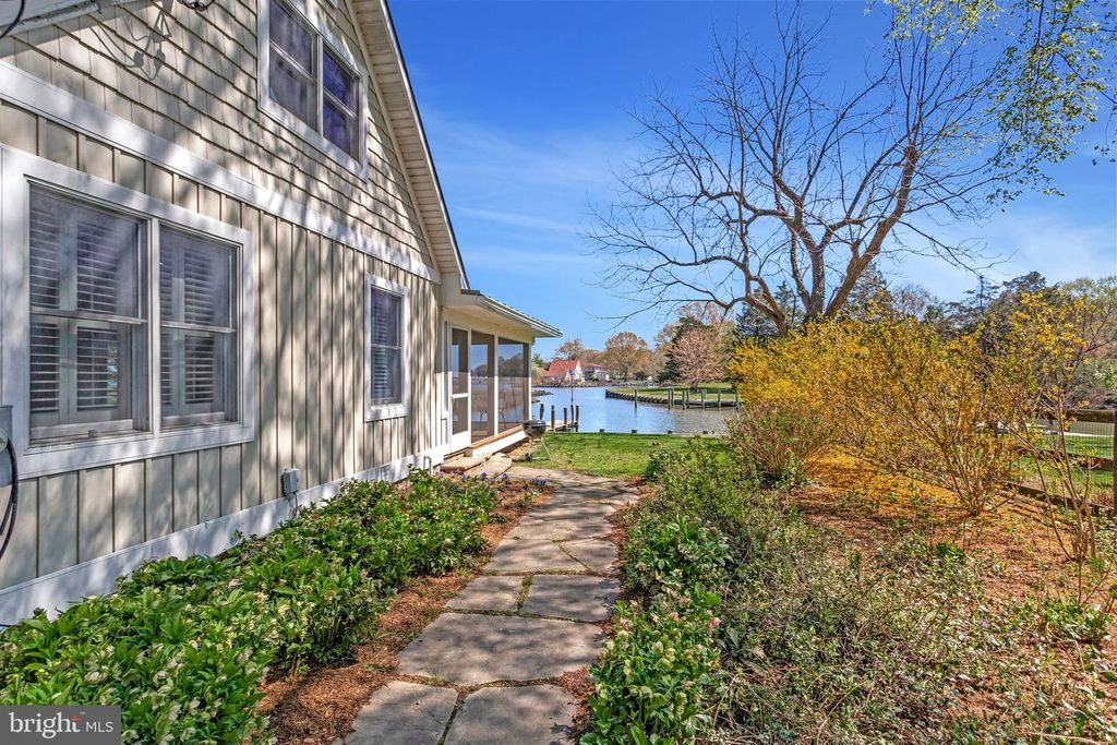 Image 65 of property listing at 1268 HAYES RD, Shady Side, MD 20764