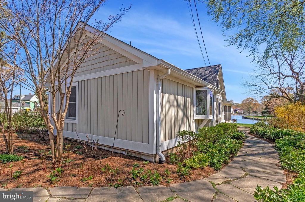 Image 66 of property listing at 1268 HAYES RD, Shady Side, MD 20764