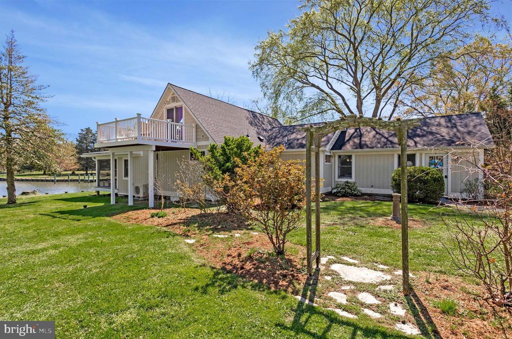 Image 69 of property listing at 1268 HAYES RD, Shady Side, MD 20764