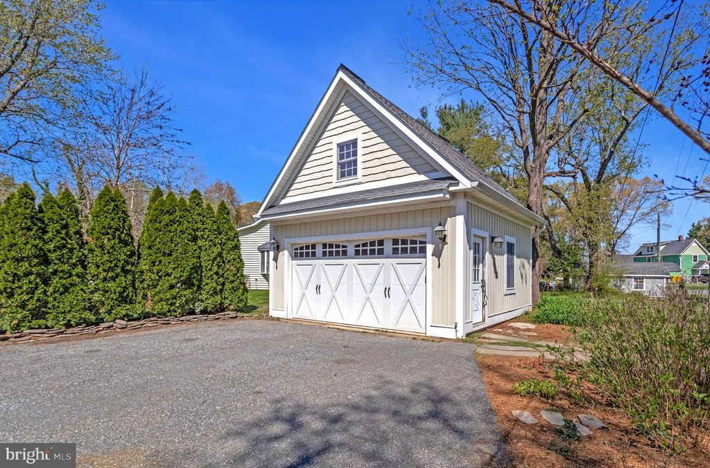 Image 7 of property listing at 1268 HAYES RD, Shady Side, MD 20764