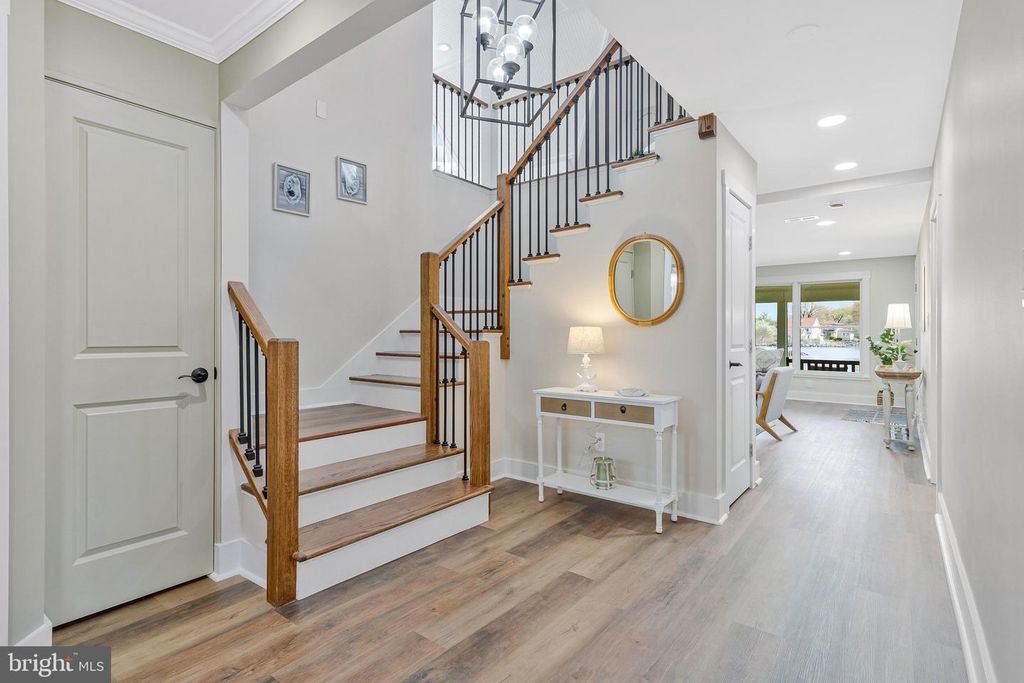 Image 8 of property listing at 1268 HAYES RD, Shady Side, MD 20764