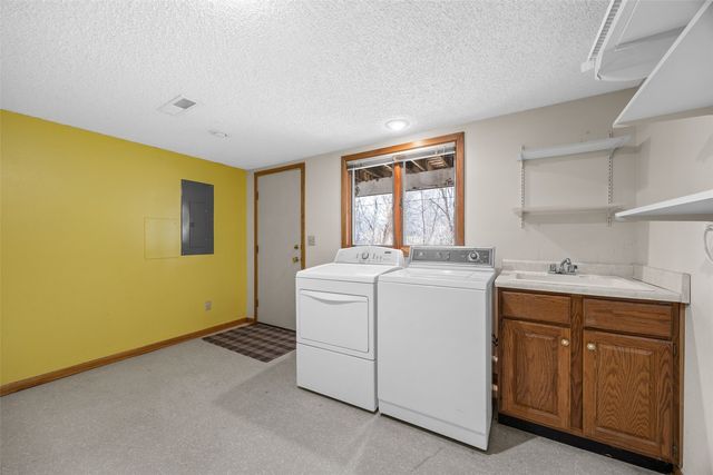 1482 Westview Drive, Coralville, IA 52241