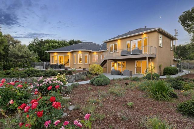 140 Ridgeway Road, Woodside, CA 94062