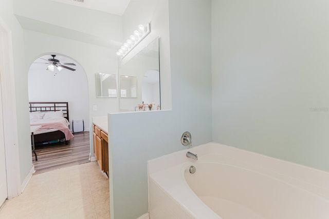 2043 CORNER TREE COURT, Orlando, FL 32820