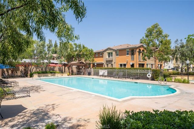 704 W 1st Street, Claremont, CA 91711
