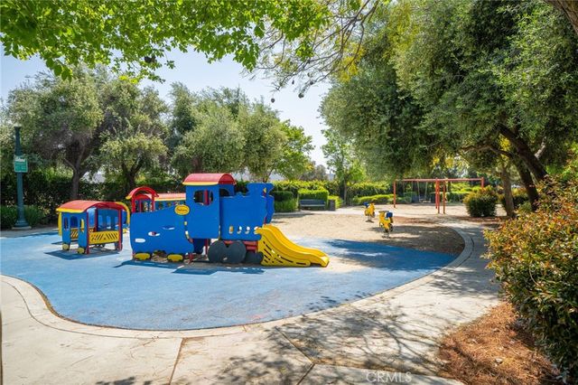 704 W 1st Street, Claremont, CA 91711