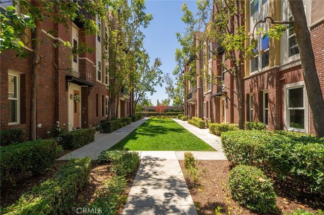704 W 1st Street, Claremont, CA 91711