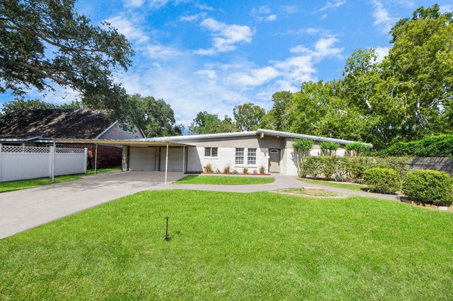 1502 Meadow Lane, Alvin, TX 77511