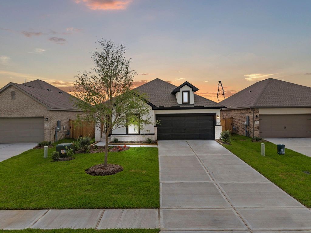 3506 Atlas Point Lane, Angleton, TX 77515