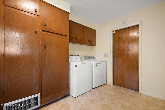 1026 Briarwood Drive, Jackson, MS 39211