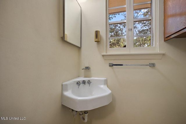 1026 Briarwood Drive, Jackson, MS 39211