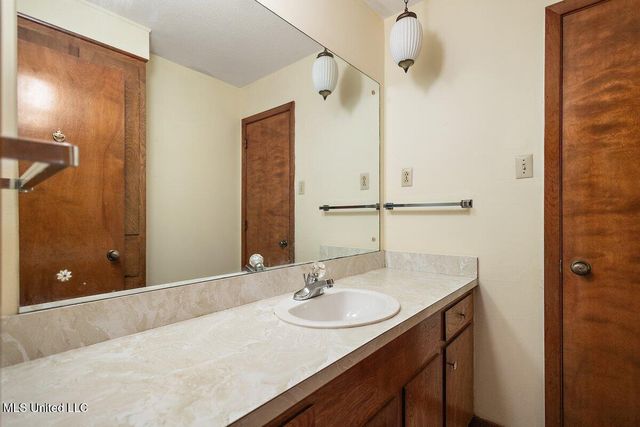 1026 Briarwood Drive, Jackson, MS 39211