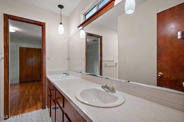 1026 Briarwood Drive, Jackson, MS 39211