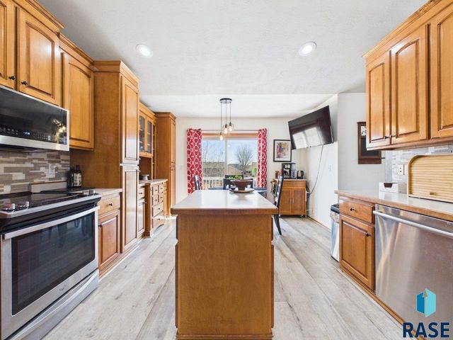 408 N Dewberry Ave Avenue, Sioux Falls, SD 57110