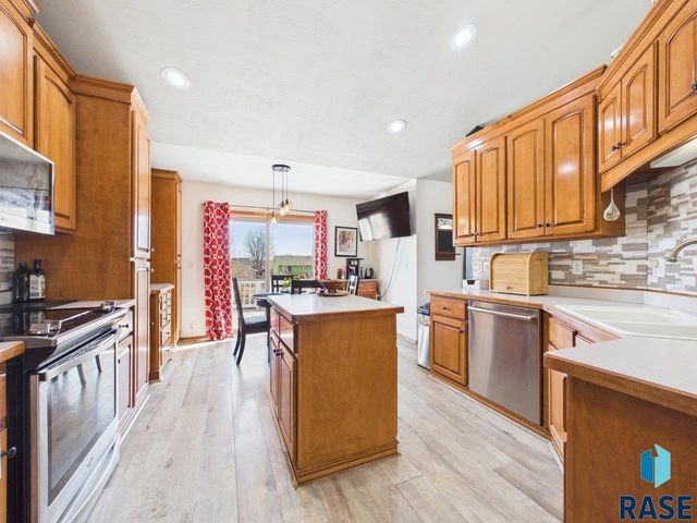 408 N Dewberry Ave Avenue, Sioux Falls, SD 57110