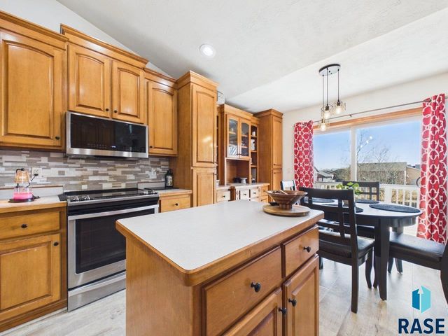 408 N Dewberry Ave Avenue, Sioux Falls, SD 57110