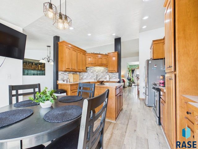 408 N Dewberry Ave Avenue, Sioux Falls, SD 57110