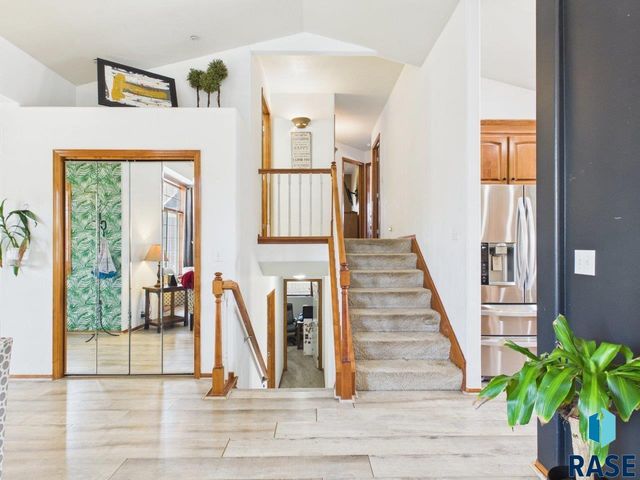 408 N Dewberry Ave Avenue, Sioux Falls, SD 57110