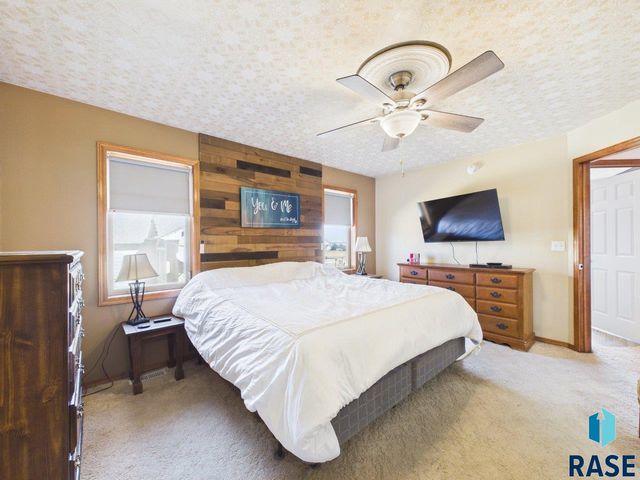 408 N Dewberry Ave Avenue, Sioux Falls, SD 57110