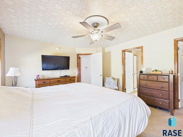 408 N Dewberry Ave Avenue, Sioux Falls, SD 57110