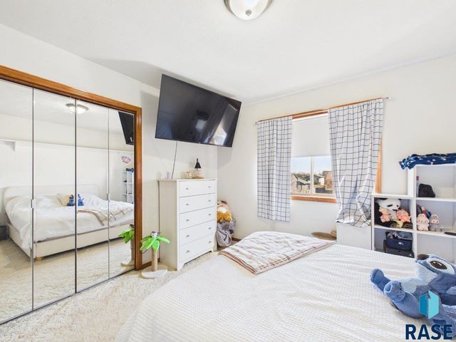 408 N Dewberry Ave Avenue, Sioux Falls, SD 57110