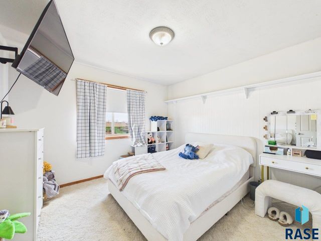 408 N Dewberry Ave Avenue, Sioux Falls, SD 57110