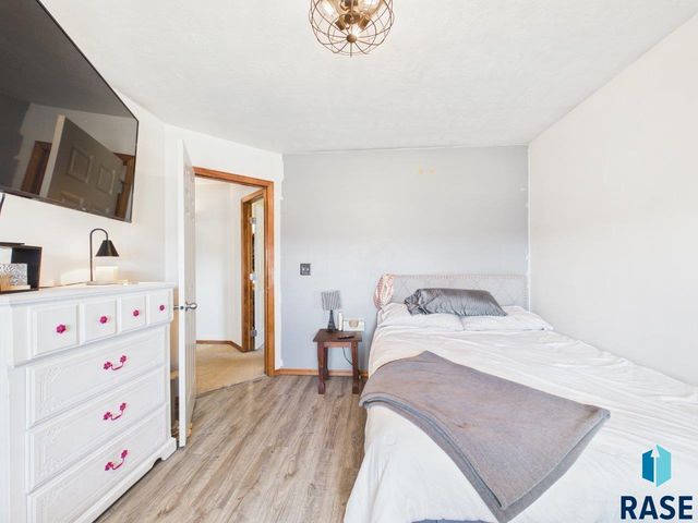 408 N Dewberry Ave Avenue, Sioux Falls, SD 57110