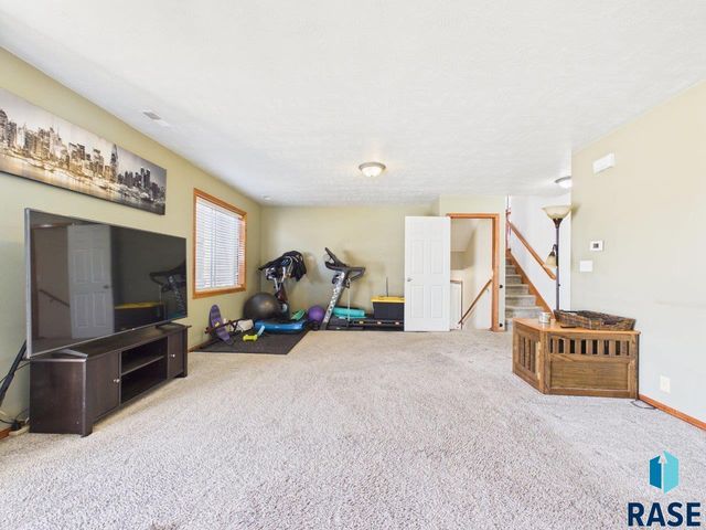 408 N Dewberry Ave Avenue, Sioux Falls, SD 57110