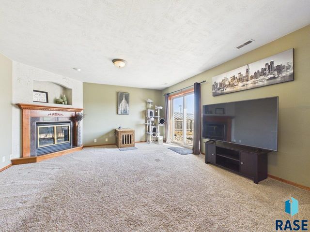 408 N Dewberry Ave Avenue, Sioux Falls, SD 57110