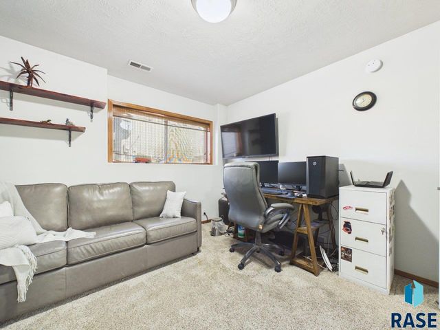 408 N Dewberry Ave Avenue, Sioux Falls, SD 57110