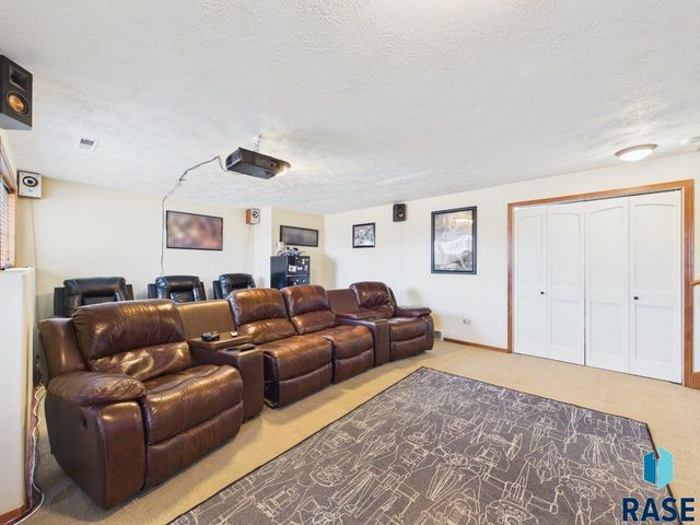 408 N Dewberry Ave Avenue, Sioux Falls, SD 57110