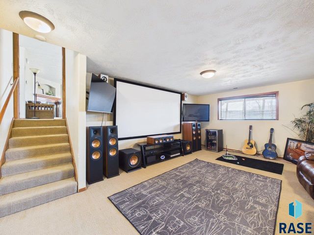 408 N Dewberry Ave Avenue, Sioux Falls, SD 57110