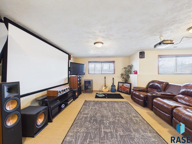 408 N Dewberry Ave Avenue, Sioux Falls, SD 57110