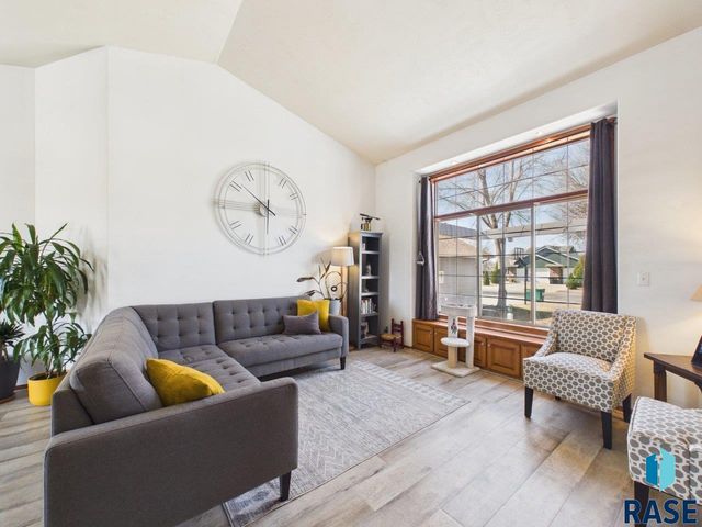 408 N Dewberry Ave Avenue, Sioux Falls, SD 57110