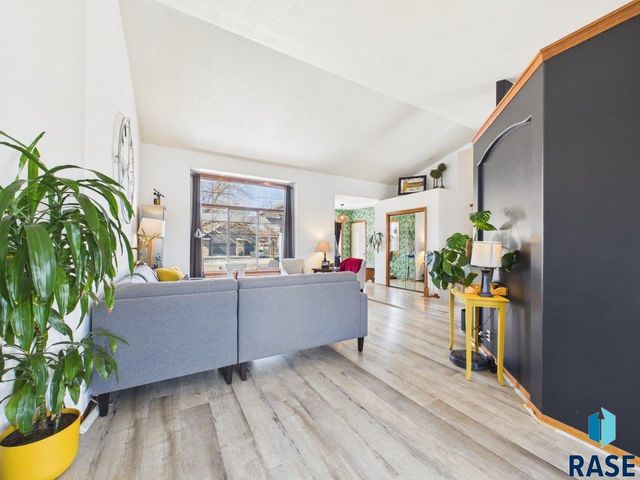 408 N Dewberry Ave Avenue, Sioux Falls, SD 57110