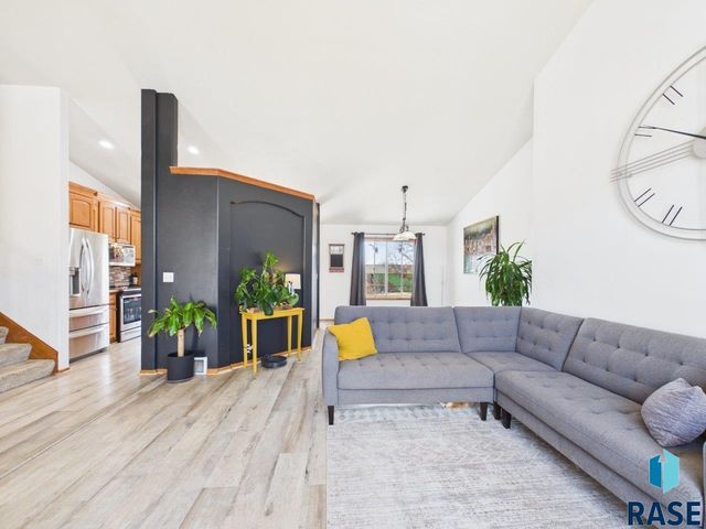 408 N Dewberry Ave Avenue, Sioux Falls, SD 57110