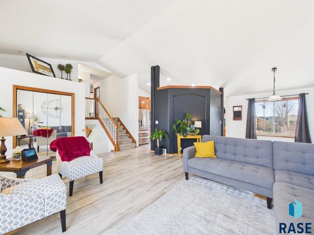 408 N Dewberry Ave Avenue, Sioux Falls, SD 57110