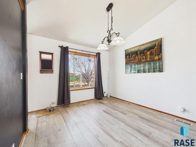 408 N Dewberry Ave Avenue, Sioux Falls, SD 57110