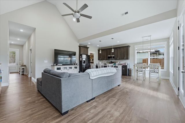 1637 Smartt Station Rd, Morrison, TN 37357