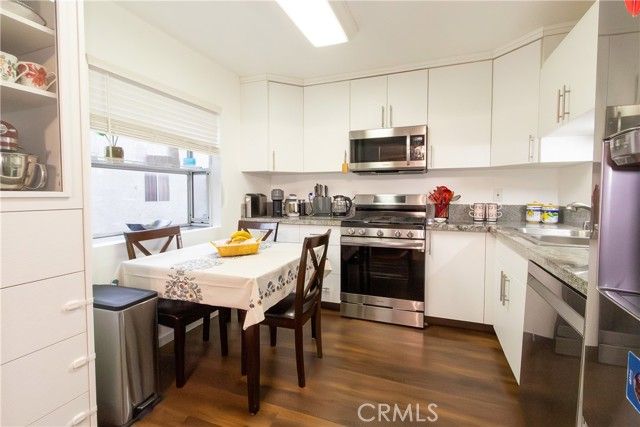 9551 Via Ricardo, Burbank, CA 91504