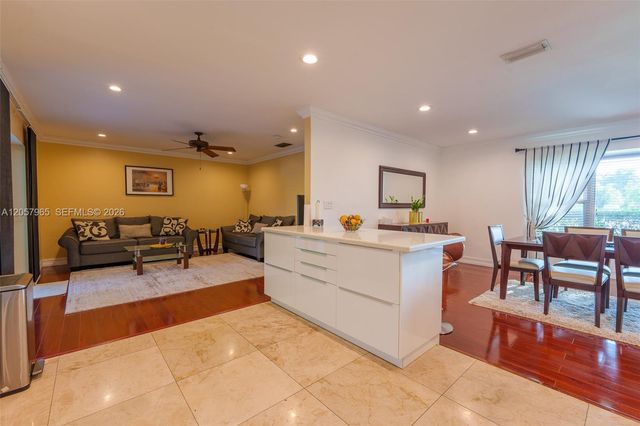 740 Ridgewood Ln, Plantation, FL 33317