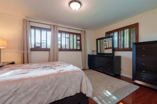 740 Ridgewood Ln, Plantation, FL 33317