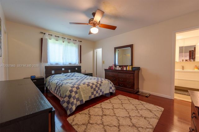 740 Ridgewood Ln, Plantation, FL 33317