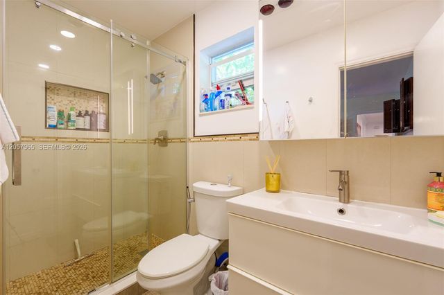 740 Ridgewood Ln, Plantation, FL 33317