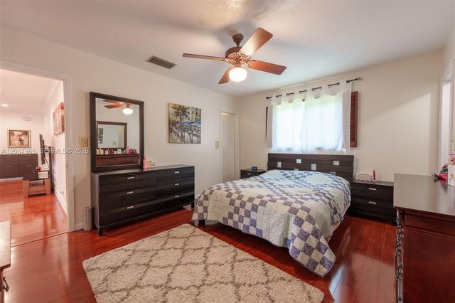 740 Ridgewood Ln, Plantation, FL 33317