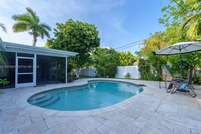 740 Ridgewood Ln, Plantation, FL 33317