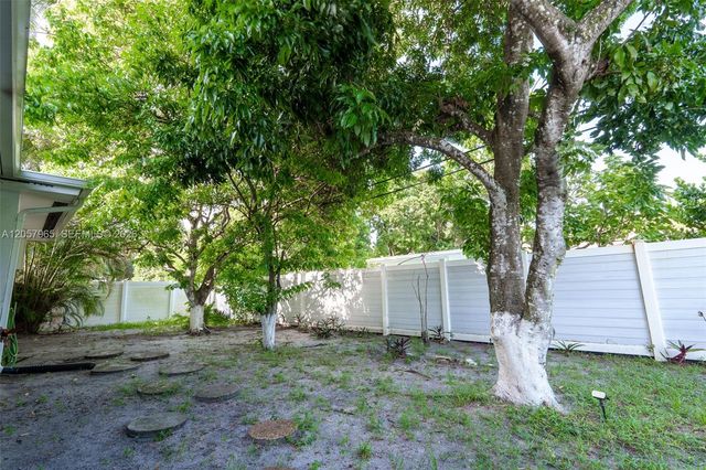 740 Ridgewood Ln, Plantation, FL 33317