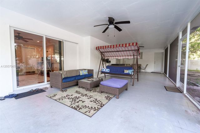 740 Ridgewood Ln, Plantation, FL 33317